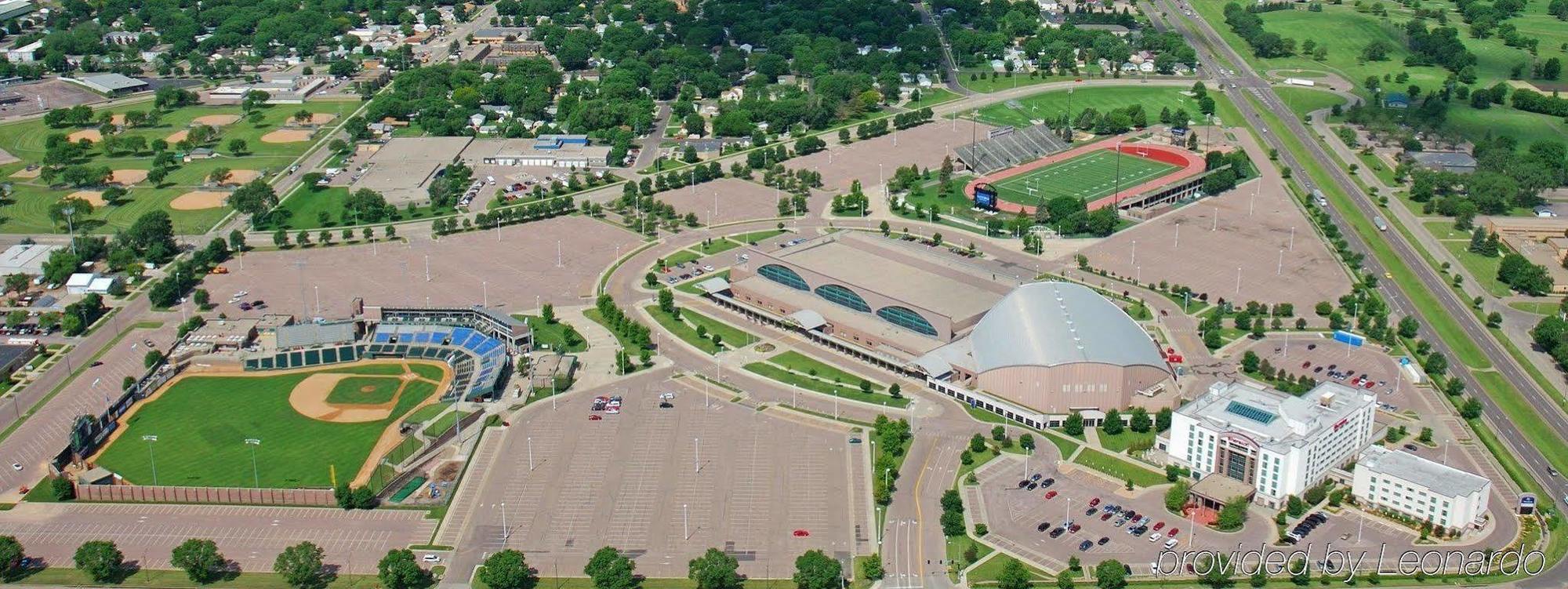 Sheraton Sioux Falls & Convention Center Exterior photo